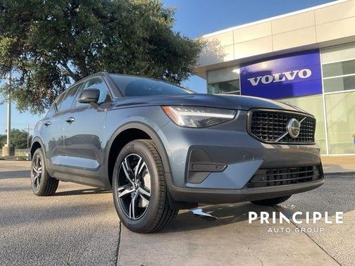 2026 Volvo XC40 B4 Core