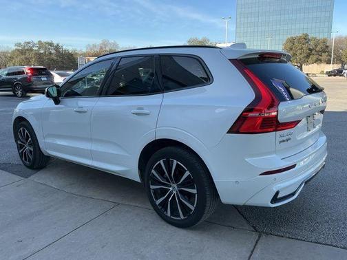 2024 Volvo XC60 B5 Plus Dark Theme