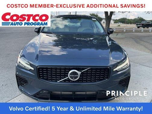 2023 Volvo S60 Recharge Plug-In Hybrid T8 Plus Dark Theme