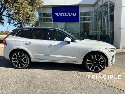 2023 Volvo XC60 B5 Ultimate Bright Theme