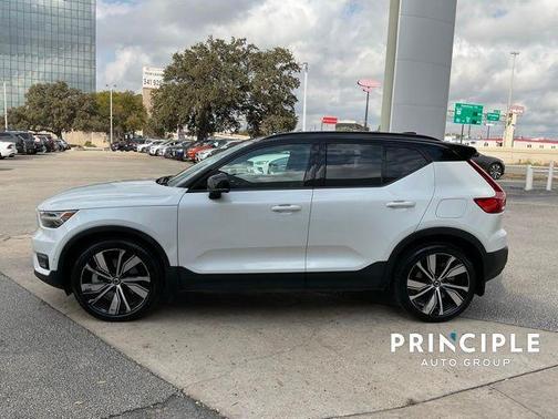 2022 Volvo XC40 Recharge Pure Electric P8 Twin Plus