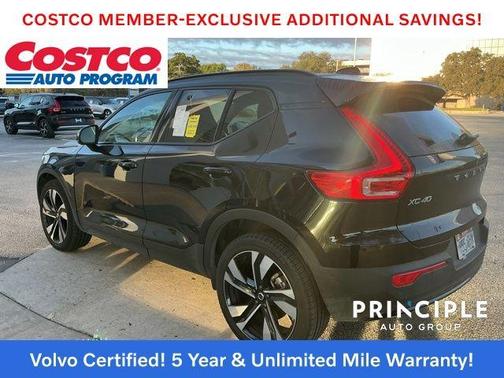 2025 Volvo XC40 B5 Plus Dark Theme