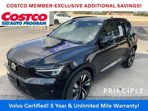 2025 Volvo XC40 B5 Plus Dark Theme