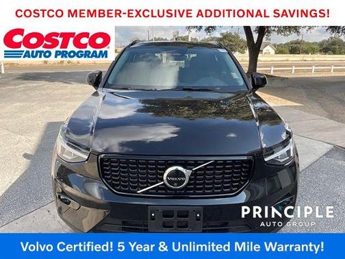 2025 Volvo XC40 B5 Plus Dark Theme