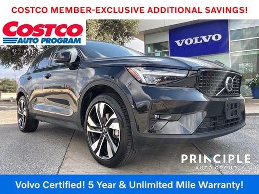 2025 Volvo XC40 B5 Plus Dark Theme