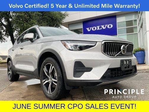 2025 Volvo XC40 B5 Core Bright Theme