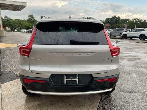 2025 Volvo XC40 B5 Core Bright Theme