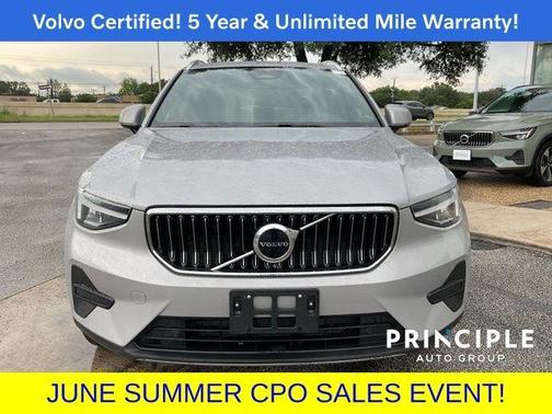 2025 Volvo XC40 B5 Core Bright Theme