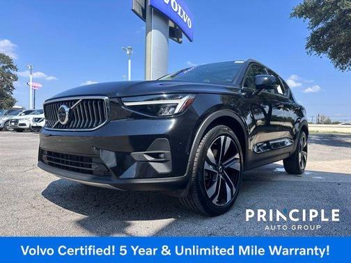 2023 Volvo XC40 B5 Plus Bright Theme