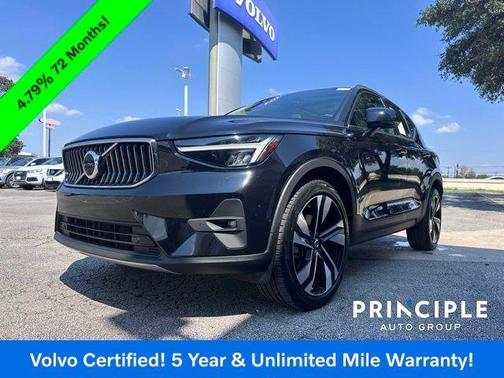 2023 Volvo XC40 B5 Plus Bright Theme