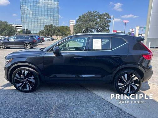 2023 Volvo XC40 B5 Plus Bright Theme