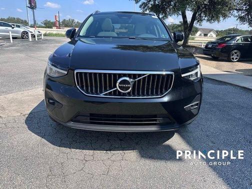2023 Volvo XC40 B5 Plus Bright Theme
