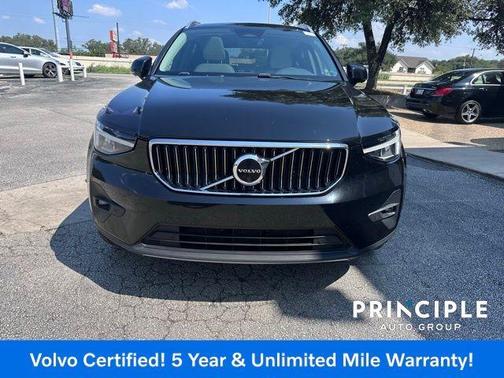 2023 Volvo XC40 B5 Plus Bright Theme