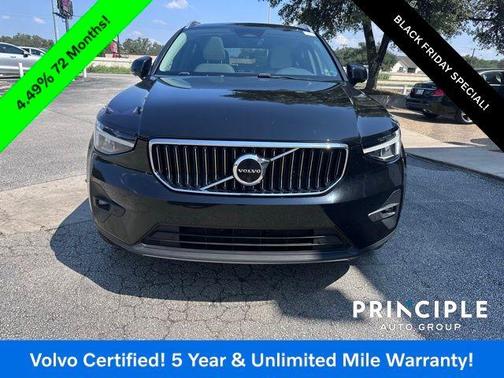 2023 Volvo XC40 B5 Plus Bright Theme