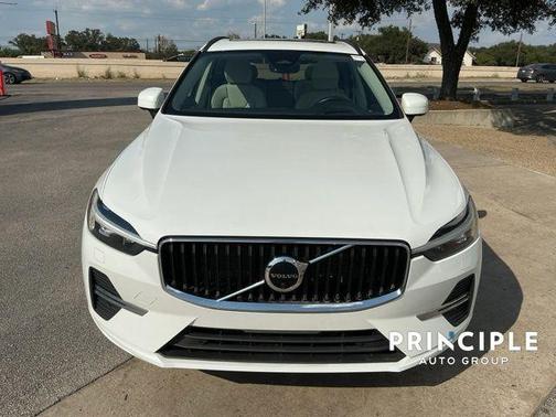 2022 Volvo XC60 B5 Momentum