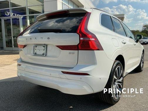 2022 Volvo XC60 B5 Momentum