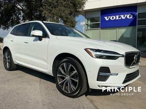 2022 Volvo XC60 B5 Momentum