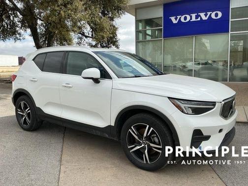 2025 Volvo XC40 B5 Core Bright Theme