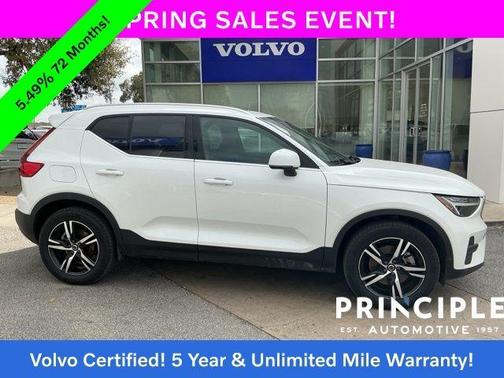 2025 Volvo XC40 B5 Core Bright Theme