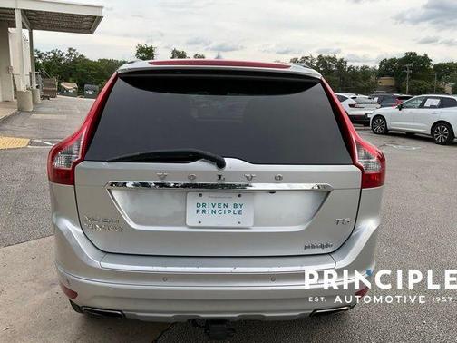 Bright Silver Metallic 2016 Volvo XC60 T5 Drive-E Premier
