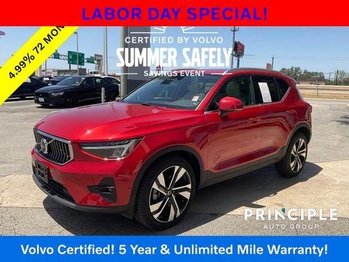 2024 Volvo XC40 B5 Plus Bright Theme