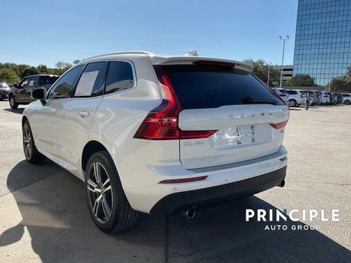 2021 Volvo XC60 T5 Momentum