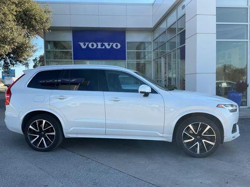 2022 Volvo XC90 T6 Momentum 6 Passenger