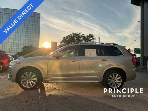 2016 Volvo XC90 T6 Momentum