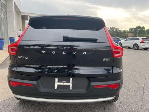 2025 Volvo XC40 B5 Plus Bright Theme
