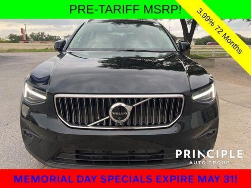 2025 Volvo XC40 B5 Plus Bright Theme