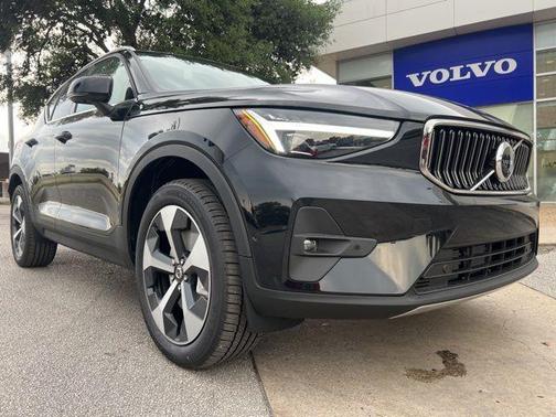 2025 Volvo XC40 B5 Plus Bright Theme
