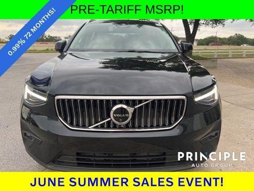 2025 Volvo XC40 B5 Plus Bright Theme