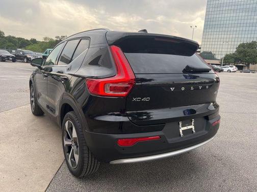 2025 Volvo XC40 B5 Plus Bright Theme