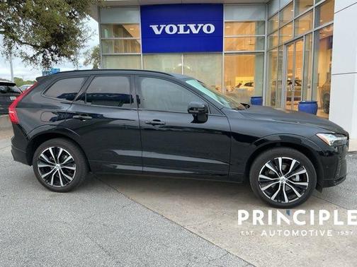 2023 Volvo XC60 B5 Plus Dark Theme