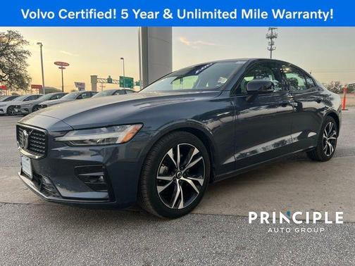 2024 Volvo S60 B5 Core Dark Theme