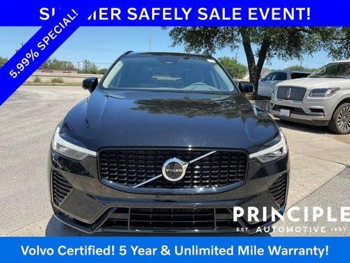 Onyx Black Metallic 2023 Volvo XC60 B5 Plus Dark Theme