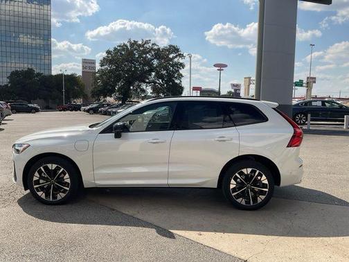 2026 Volvo XC60 Plug-In Hybrid T8 Plus