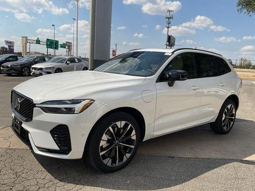 2026 Volvo XC60 Plug-In Hybrid T8 Plus