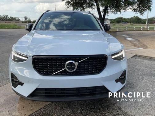 2026 Volvo XC40 B5 Plus