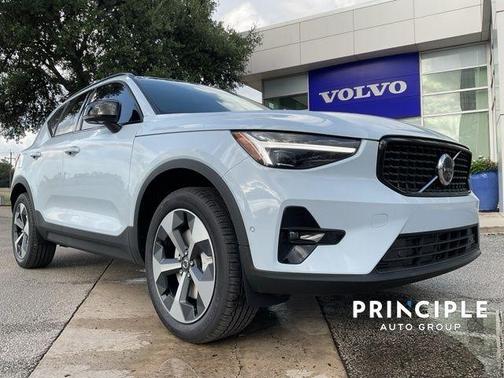 2026 Volvo XC40 B5 Plus