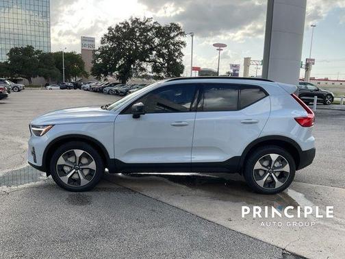 2026 Volvo XC40 B5 Plus