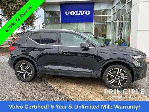 2025 Volvo XC40 B5 Core Bright Theme