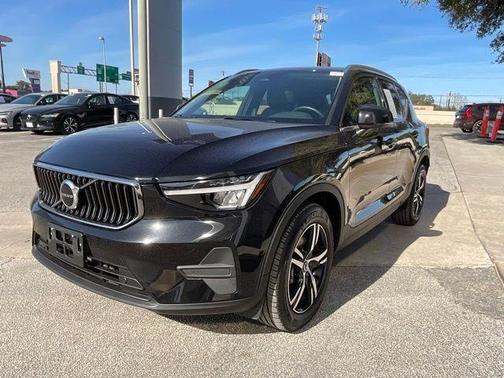 2025 Volvo XC40 B5 Core Bright Theme