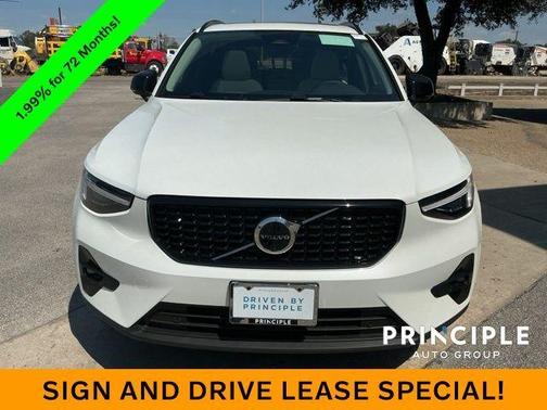 2026 Volvo XC40 B5 Plus