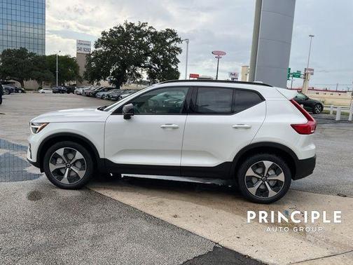 2026 Volvo XC40 B5 Core