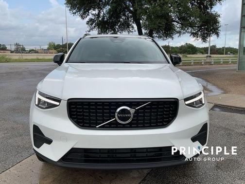 2026 Volvo XC40 B5 Core