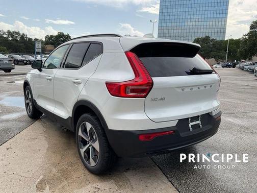 2026 Volvo XC40 B5 Core