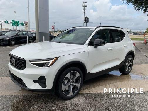 2026 Volvo XC40 B5 Core