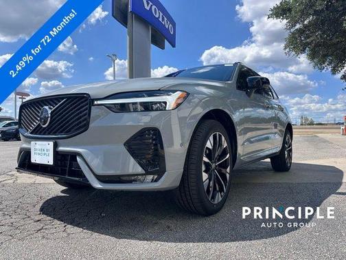 2026 Volvo XC60 B5 Plus Dark Theme