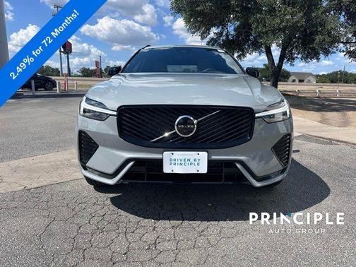 2026 Volvo XC60 B5 Plus Dark Theme